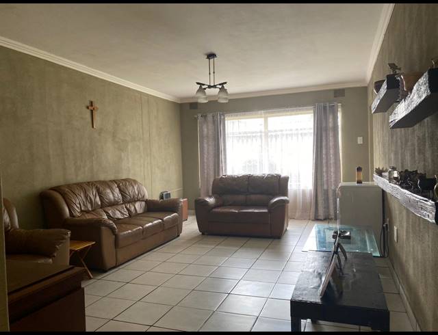 2 BEDROOM APARTMENT FOR SALE IN VANDERBIJLPARK CW 3
